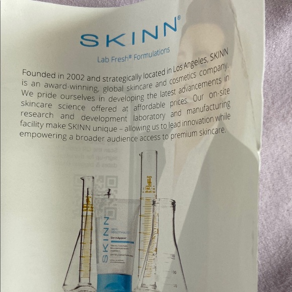 SKINN Lip6X Classic Up Amplifying Serum - Silver - Picture 4 of 4